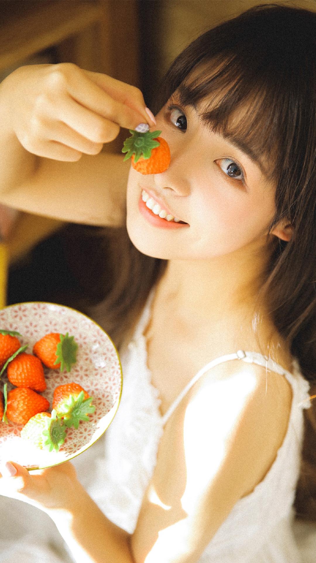 文艺美女白嫩肌肤清纯写真