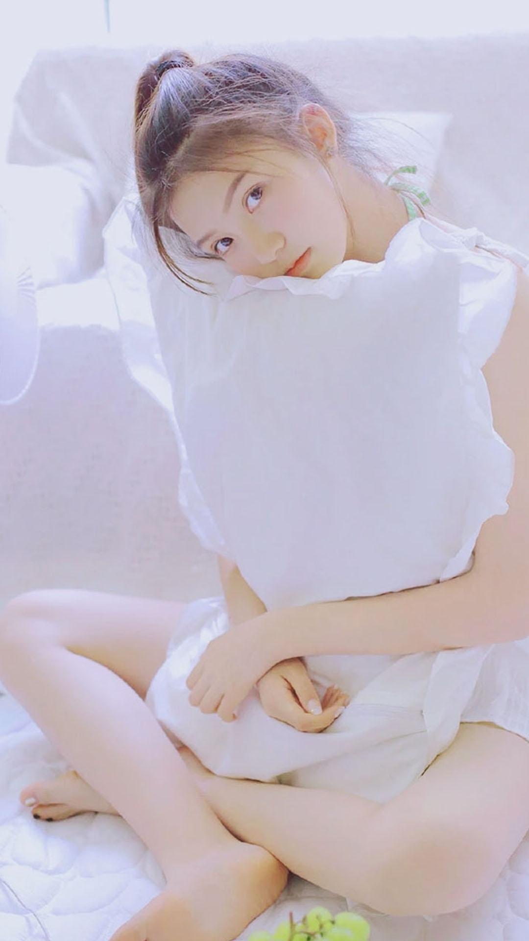 马尾辫清纯美女肤白娇嫩私房写真