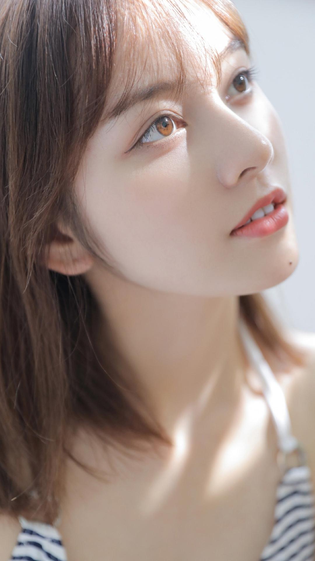 气质短发美女清纯甜美白嫩迷人写真