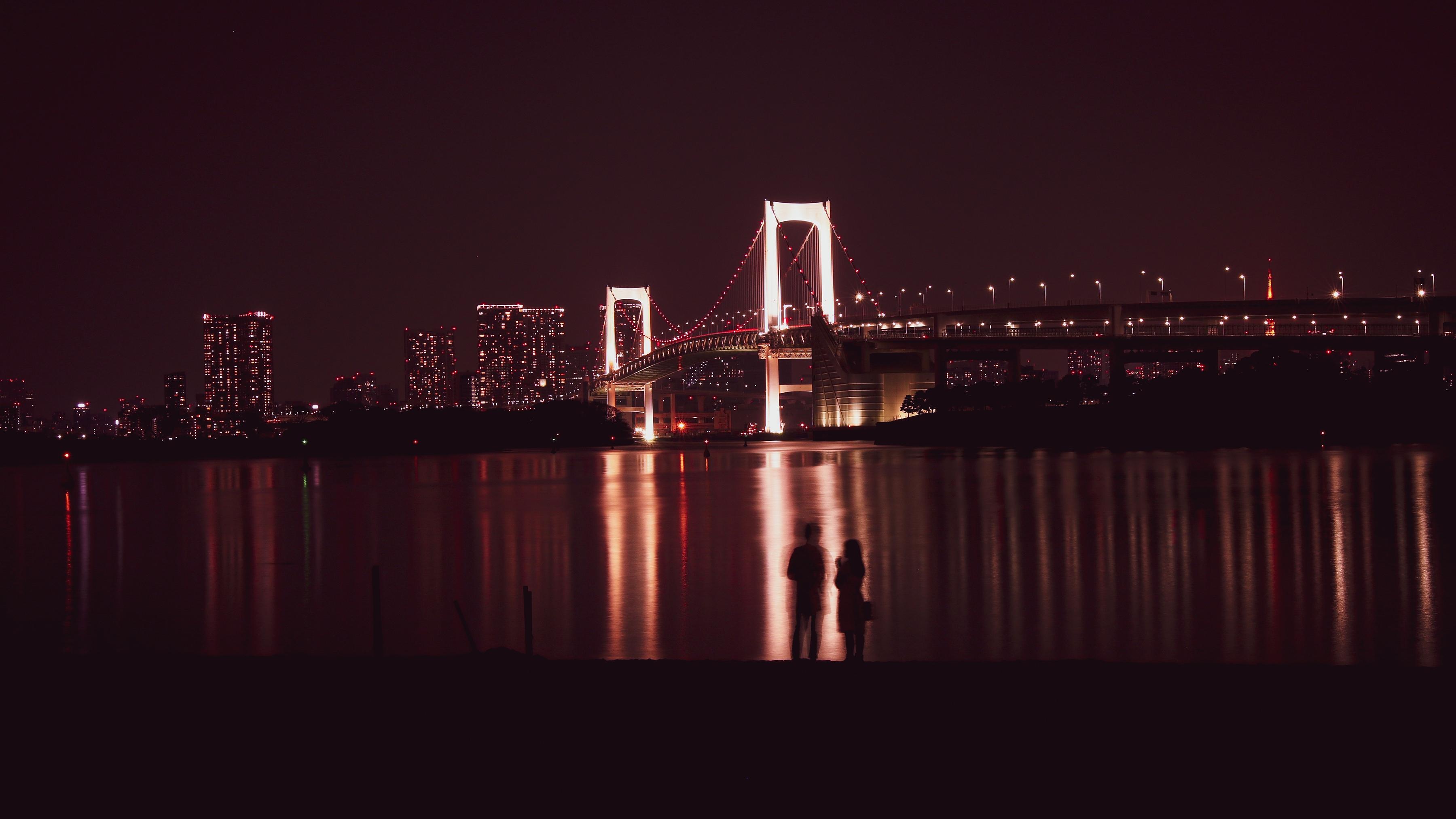 彩虹大桥的迷人夜景
