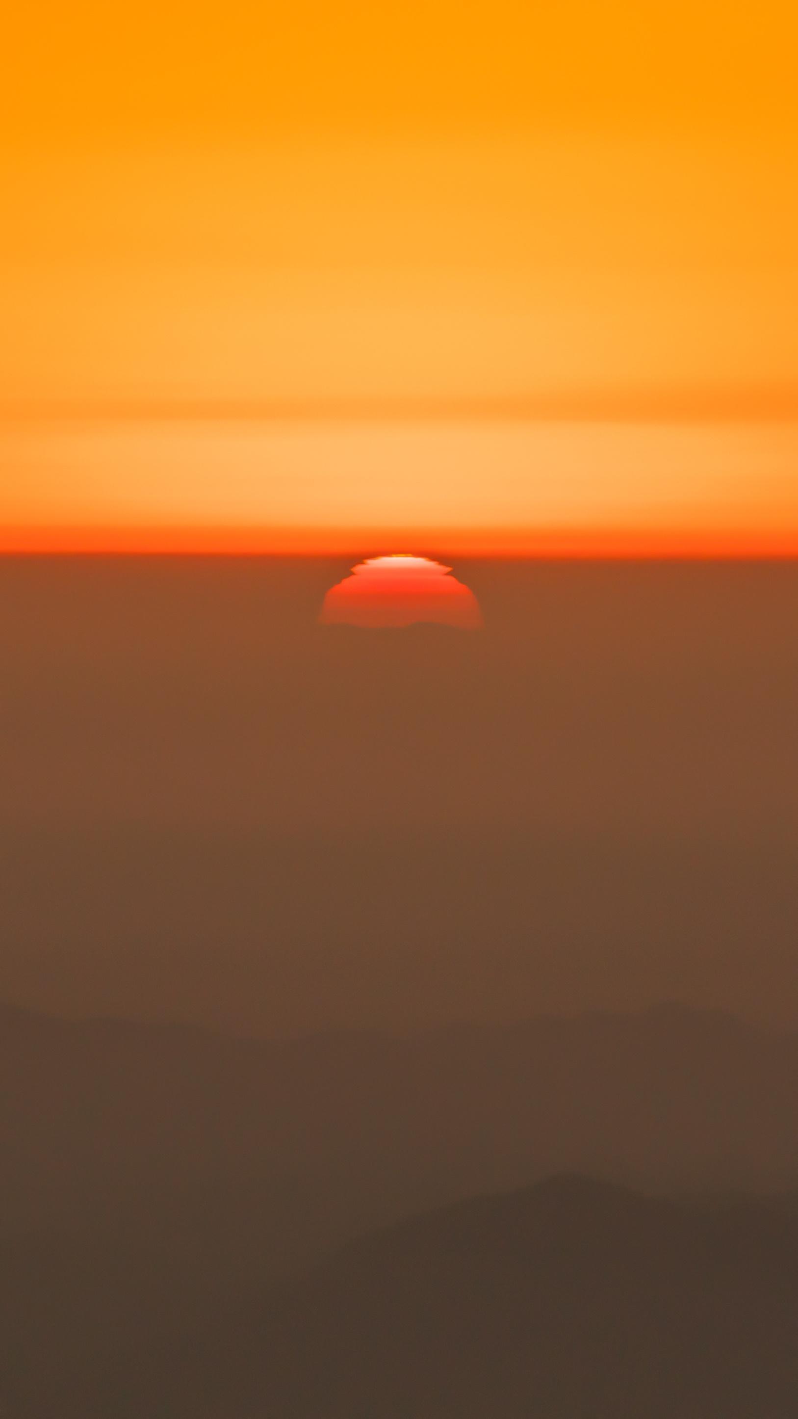 黄昏的迷人太阳景色