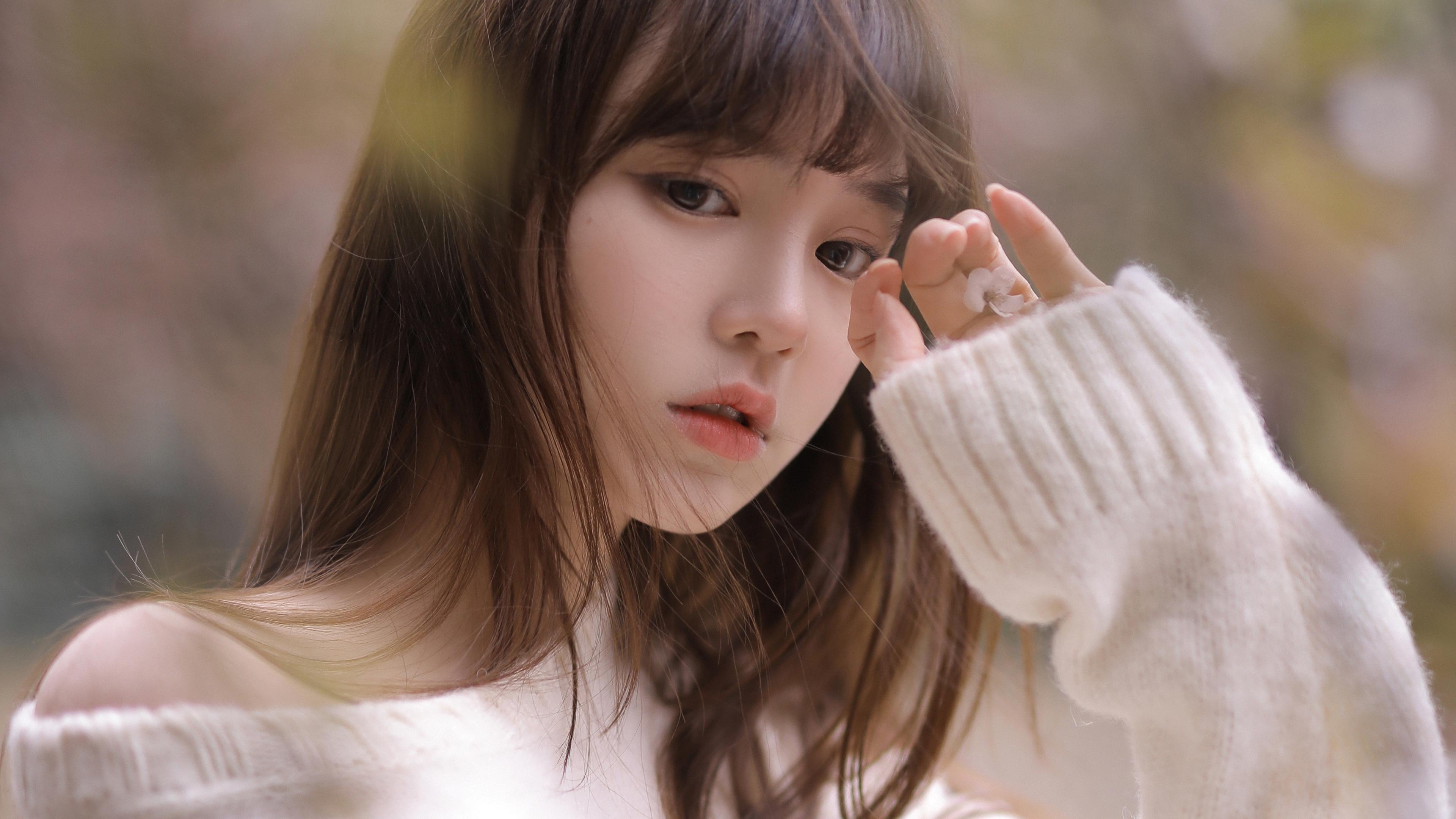 纯情白嫩的少女私房写真