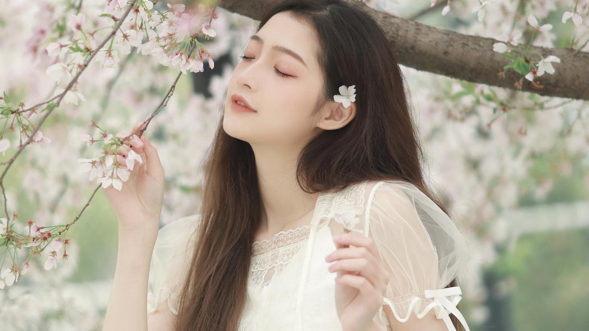 美丽大方的漂亮小姐姐