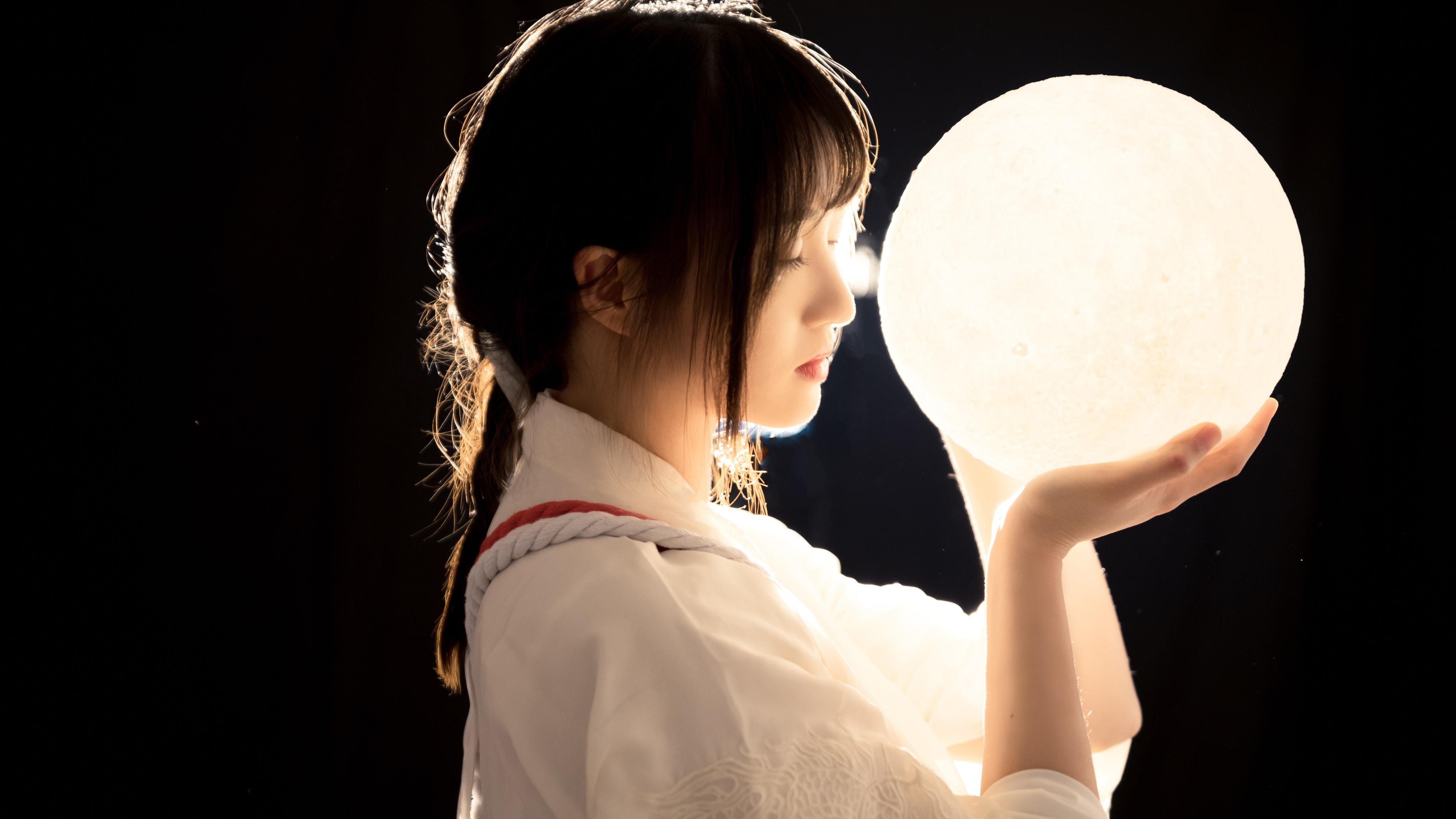 漂亮迷人的神明少女