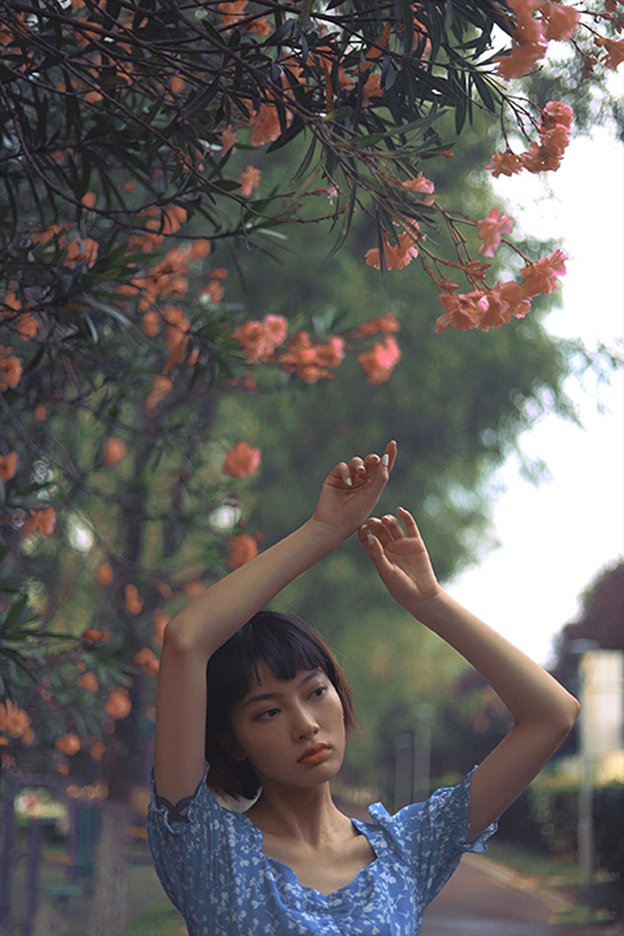 纯真女生户外写真