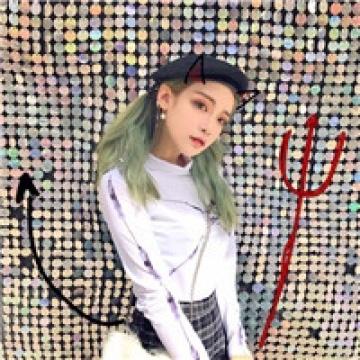 超时尚的简单女生