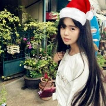 超可爱的圣诞帽女生