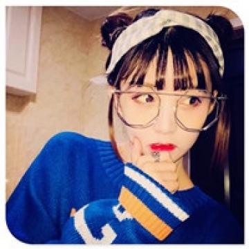 简单美丽的女生