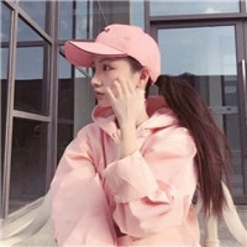 明媚爽朗的女生