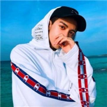 让人爱的帅气男生