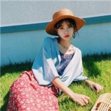 漂亮的简单女生