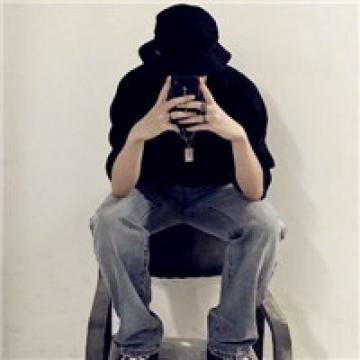 深邃眼眸太帅气