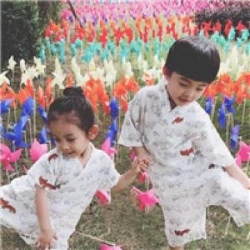 萌萌哒的小孩情侣