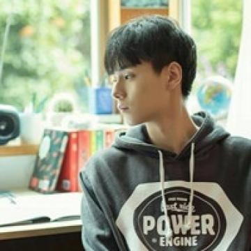 小美好里帅气的他