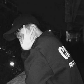 玩网男生头像大全：怎么会爱上了她，并跟她回家。