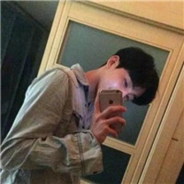 帅气的他很简单