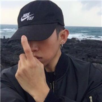 酷模样的个性男生