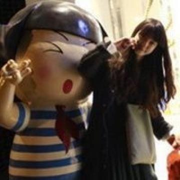  世间如此寂静而漠然。而我们却要获取深爱