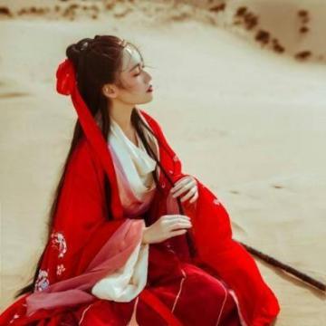其实酒不醉人，只是在喝的时候想起了那不堪的过去