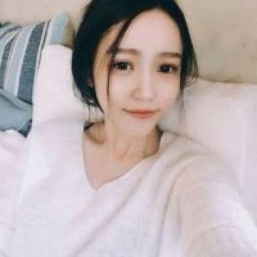 敏感的人总是胡思乱想，心软的人总是自讨苦吃