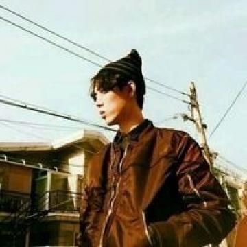 若有来生，我必定会变成蝴蝶守在你身边