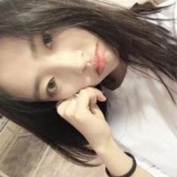 凤飞翱翔兮，四海求凰。无奈佳人兮，不在东墙