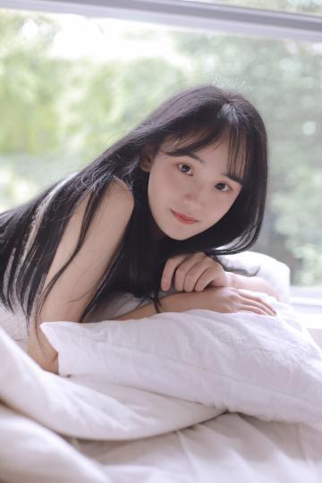 甜美清纯治愈系女生居家写真