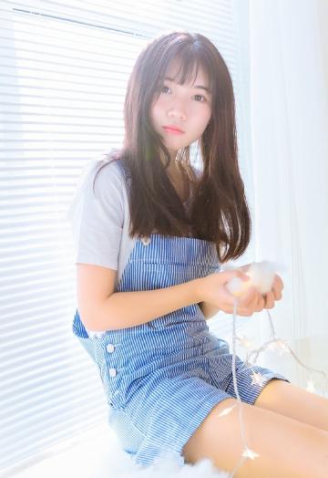 可爱甜美气质女生居家写真
