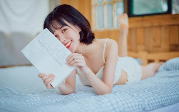 清水芙蓉一般美好的清纯女子