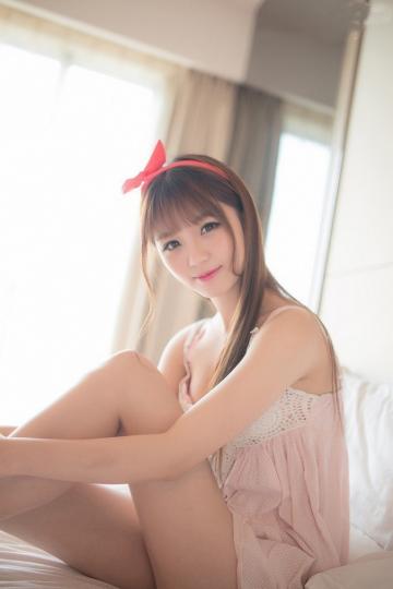 俏皮可爱美少女室内诱惑写真