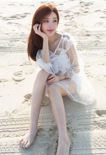 女神土肥圆矮挫穷沙滩唯美写真