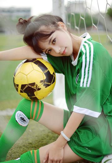 很爱笑的可爱美女