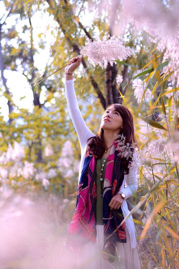 ​芦苇荡清新萌妹子