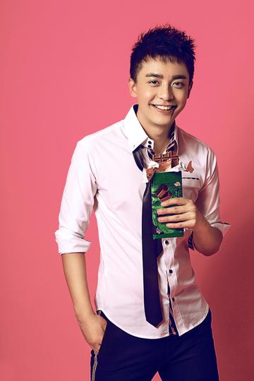 李佳航笑容温暖