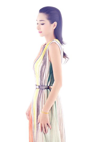 杨恭如侧影典雅如女神