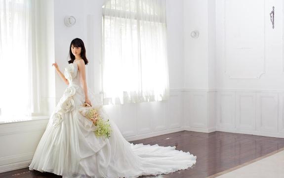 佐佐木希美丽婚纱