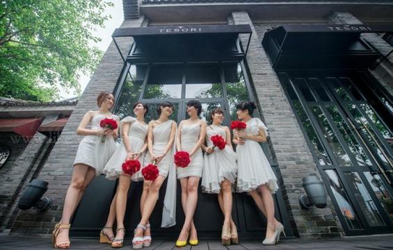 女王和她的小伙伴