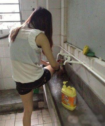 女汉子洗脚