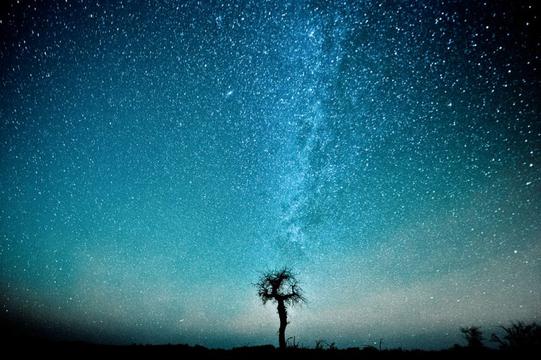 死亡之海的星空