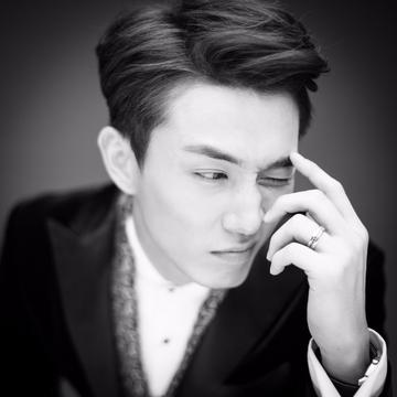 李承铉搞怪表情