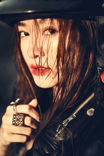 李晟红唇性感