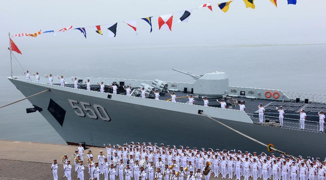 中国海军首次组织大编队远离基地