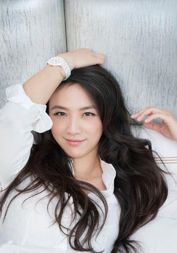 汤唯撩发性感