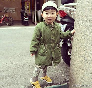 单眼皮小正太调皮外型