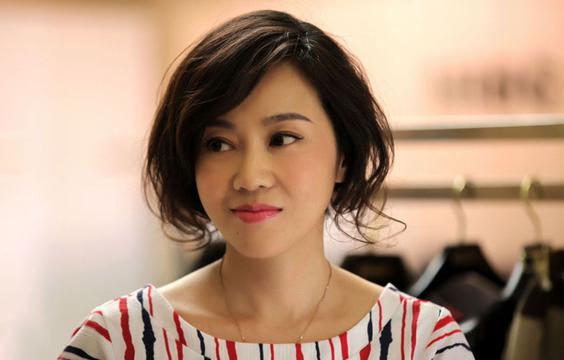 闫妮风情万种