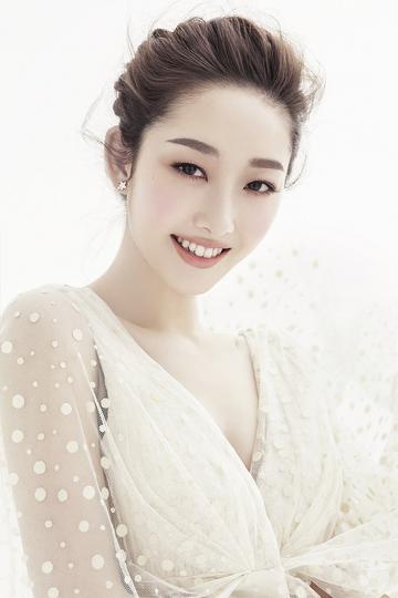蒋梦婕利落盘发