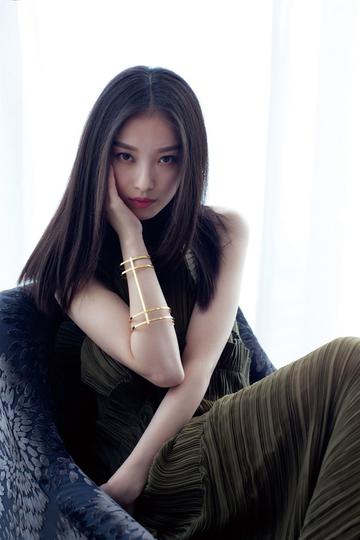 倪妮居家照恬静动人