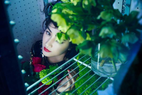 初绽花间女神瞿颖