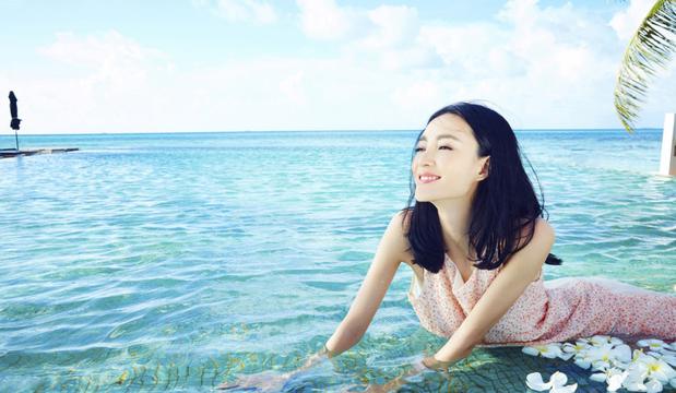 王丽坤度假外拍