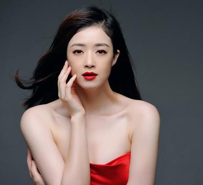 烈焰红唇诱惑美人
